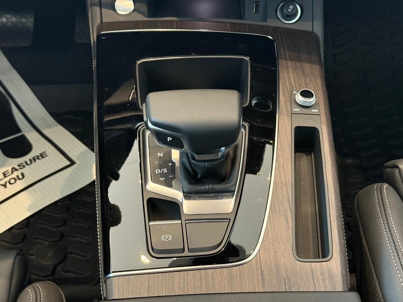 Audi Q5 Vehicle Image 7