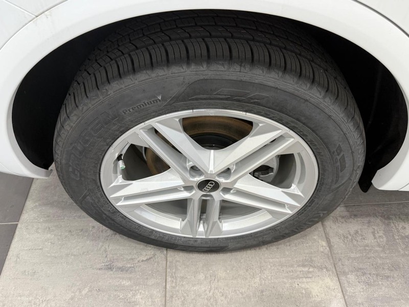 Audi Q5 Vehicle Image 3