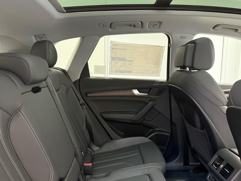 Audi Q5 Vehicle Image 4
