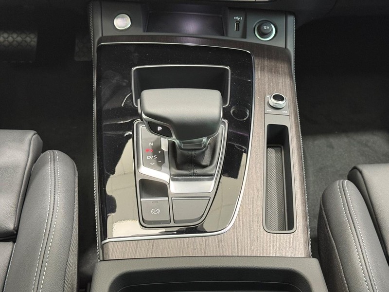 Audi Q5 Vehicle Image 7