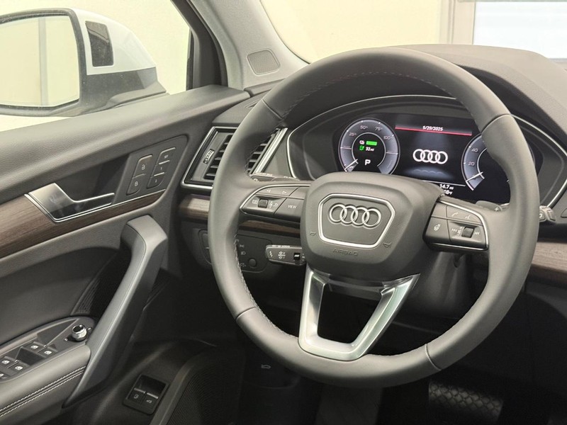 Audi Q5 Vehicle Image 8