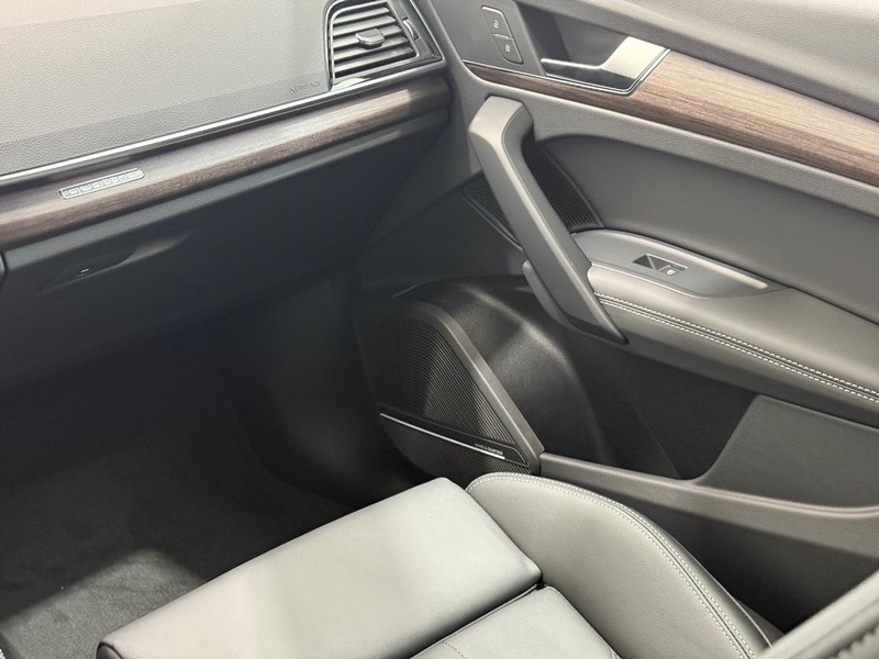 Audi Q5 Vehicle Image 9
