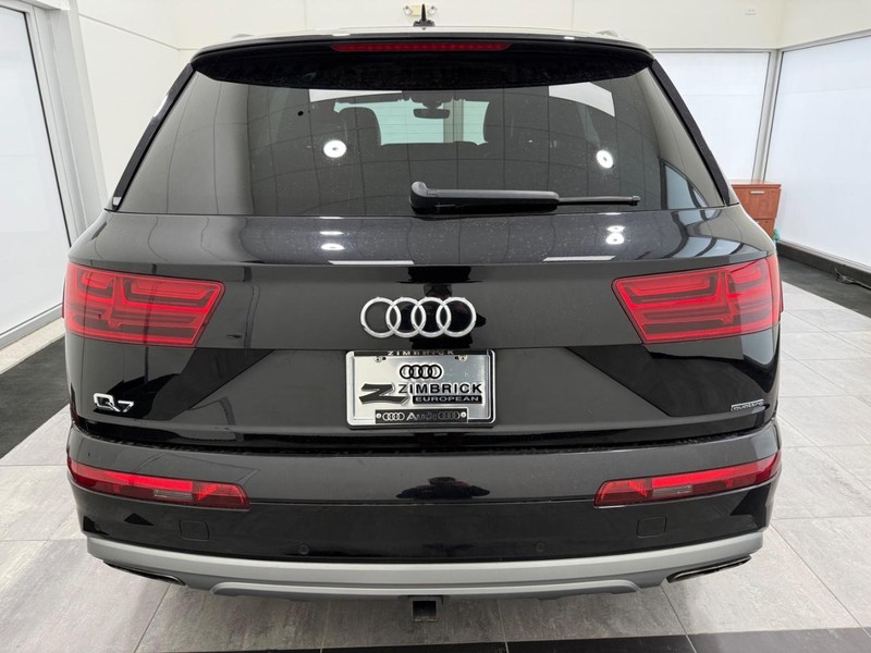 Audi Q7 Vehicle Image 3