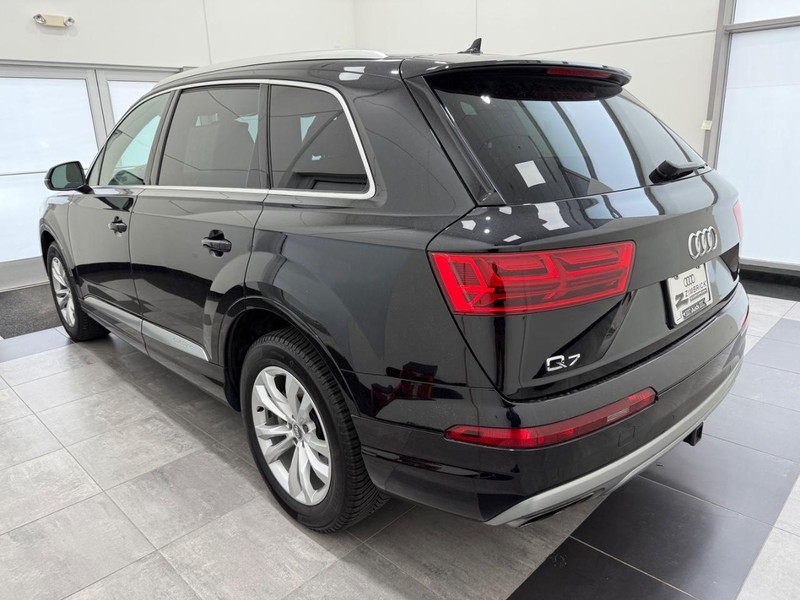 Audi Q7 Vehicle Image 4