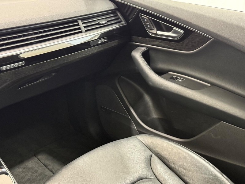 Audi Q7 Vehicle Image 13