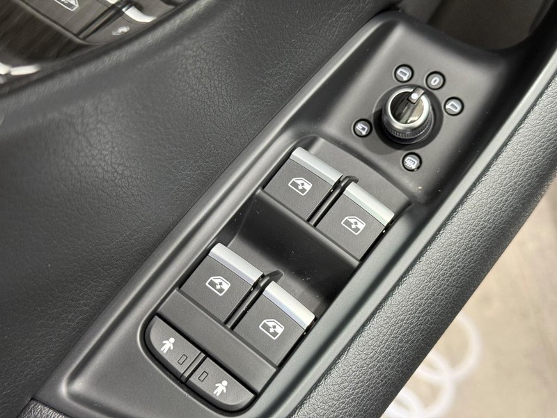 Audi Q7 Vehicle Image 18