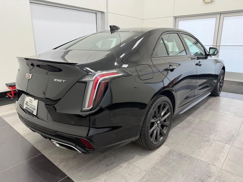Cadillac CT4 Vehicle Image 2