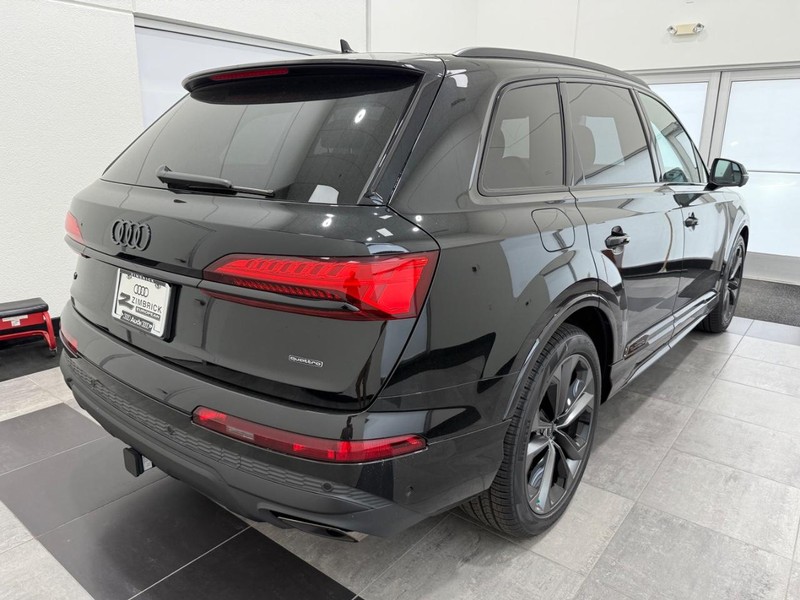 Audi Q7 Vehicle Image 2