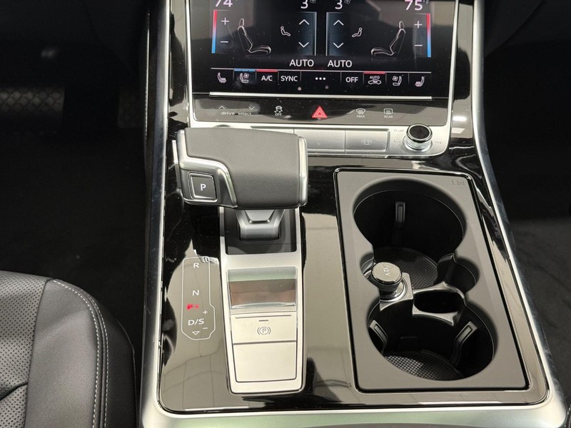 Audi Q7 Vehicle Image 7