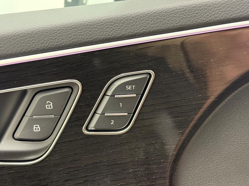 Audi Q7 Vehicle Image 10