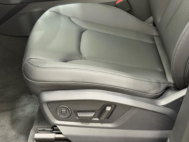 Audi Q7 Vehicle Image 16