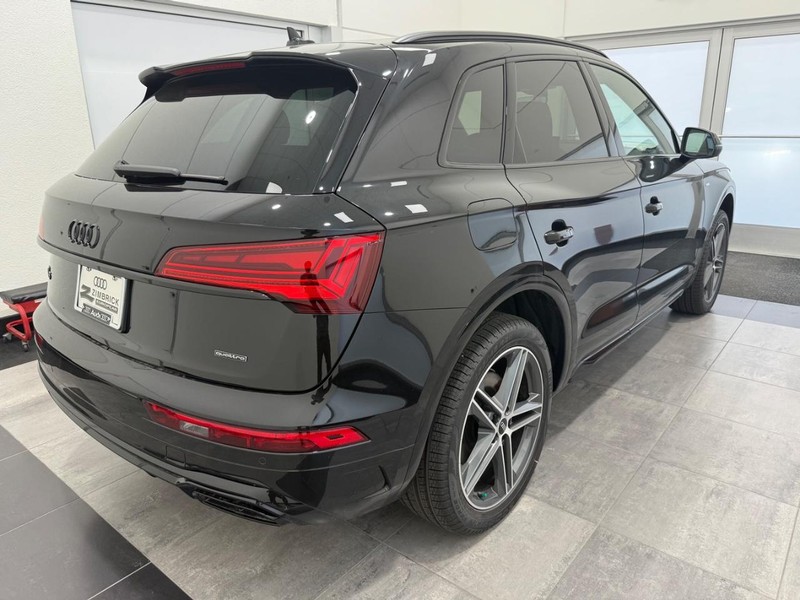 Audi Q5 Vehicle Image 2