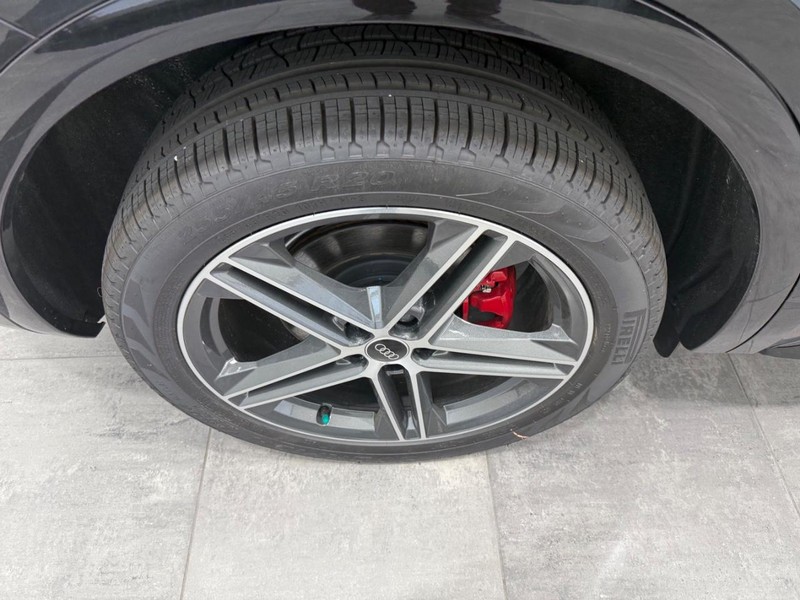 Audi Q5 Vehicle Image 3