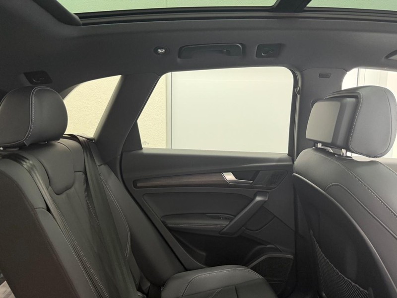 Audi Q5 Vehicle Image 4