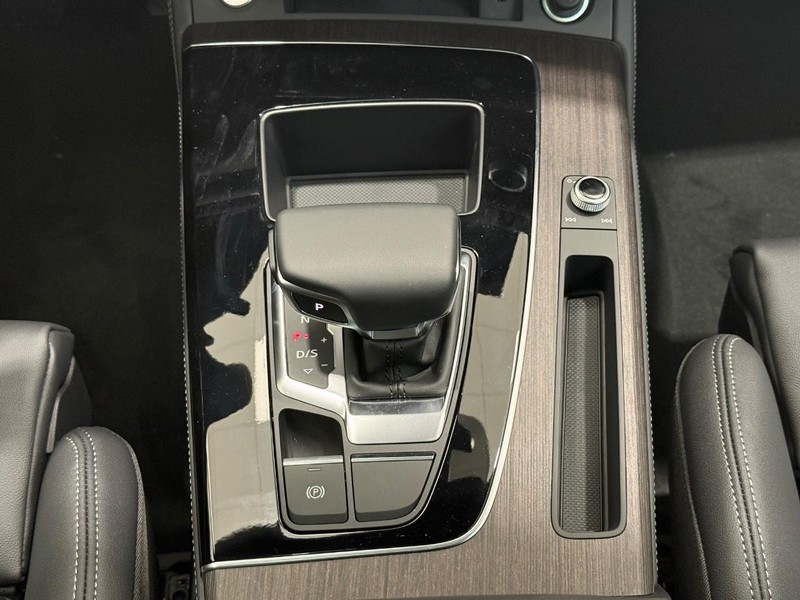 Audi Q5 Vehicle Image 7