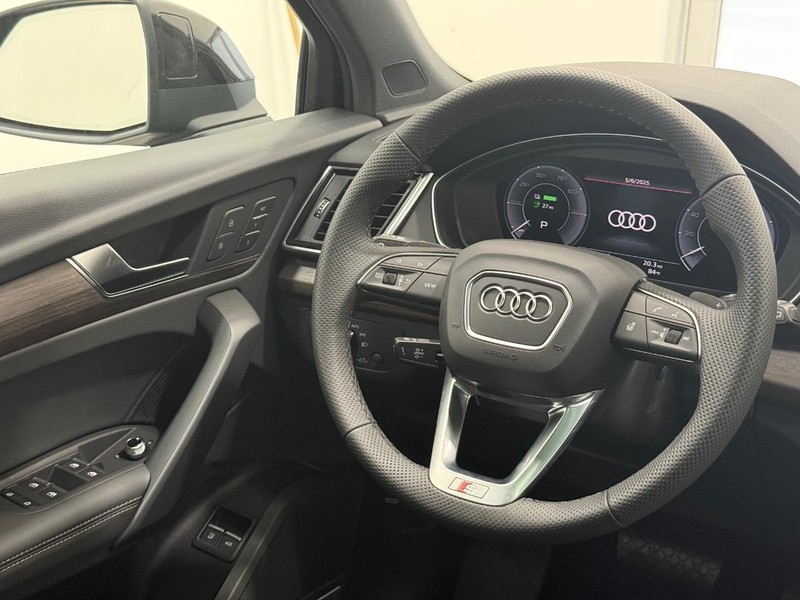 Audi Q5 Vehicle Image 8