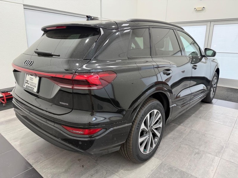 Audi Q6 e-tron Vehicle Image 2