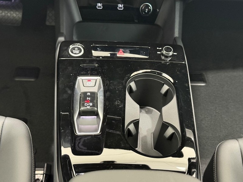 Audi Q6 e-tron Vehicle Image 7