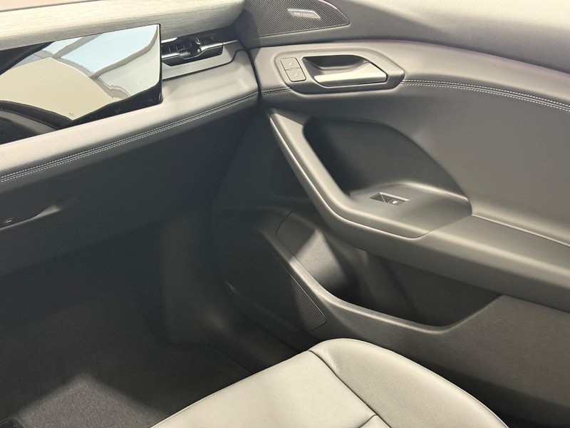 Audi Q6 e-tron Vehicle Image 9