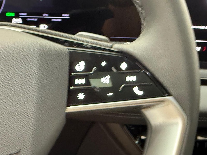 Audi Q6 e-tron Vehicle Image 11
