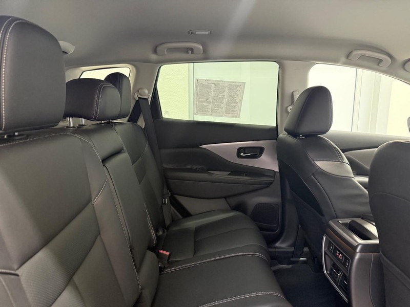 Nissan Murano Vehicle Image 8