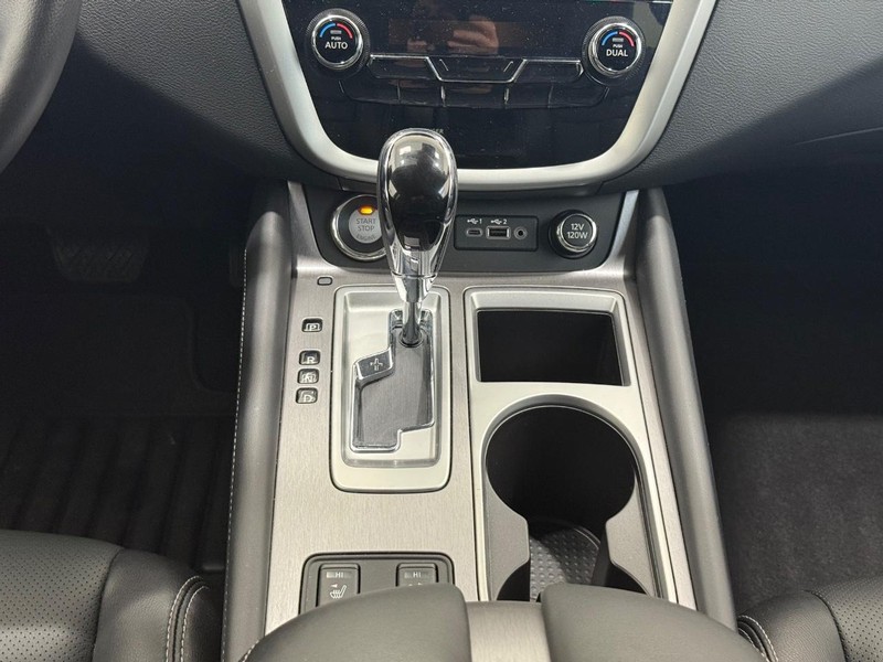 Nissan Murano Vehicle Image 11
