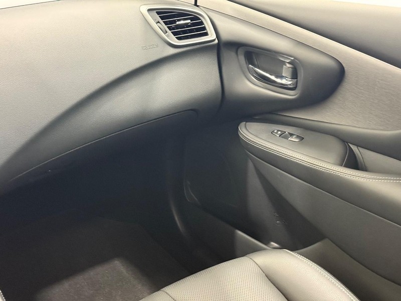 Nissan Murano Vehicle Image 13