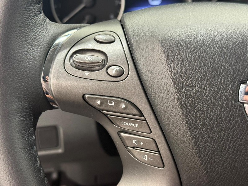 Nissan Murano Vehicle Image 15