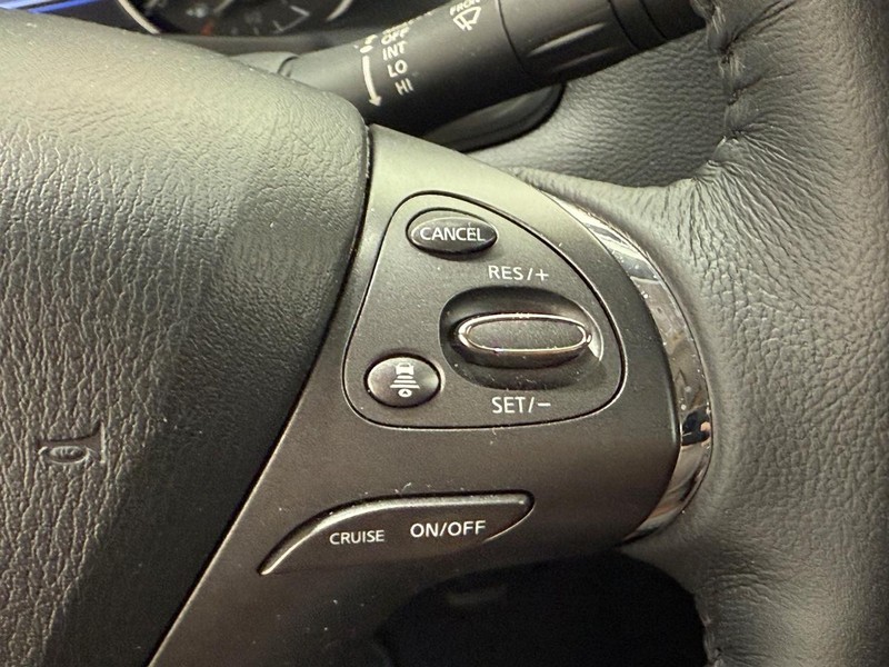 Nissan Murano Vehicle Image 16