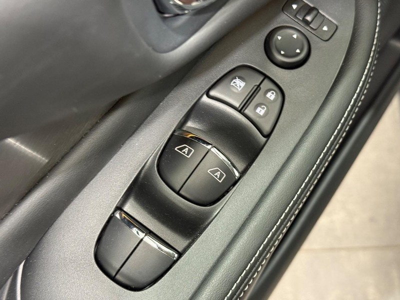 Nissan Murano Vehicle Image 20