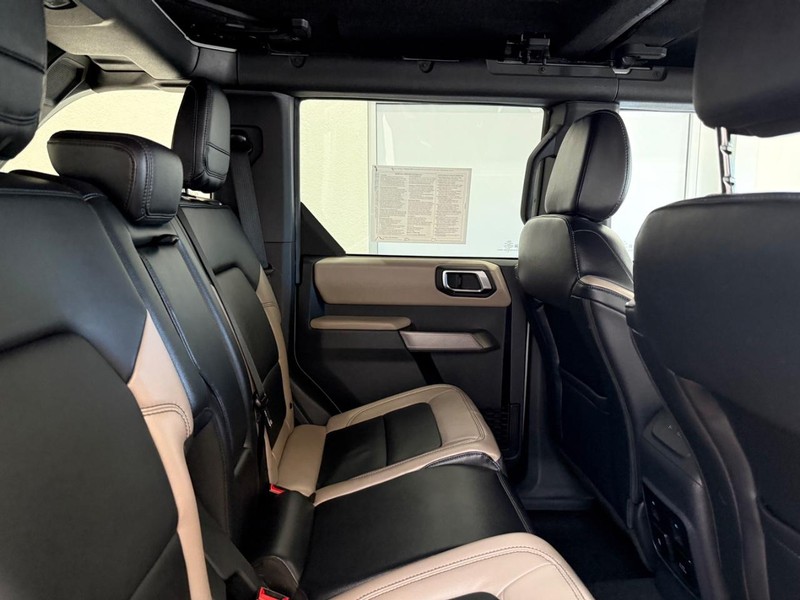 Ford Bronco Vehicle Image 8