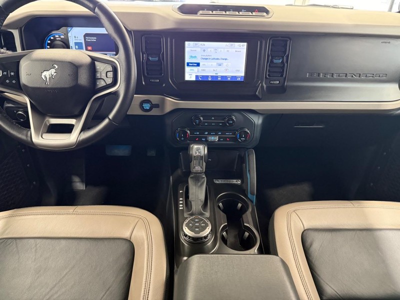 Ford Bronco Vehicle Image 9