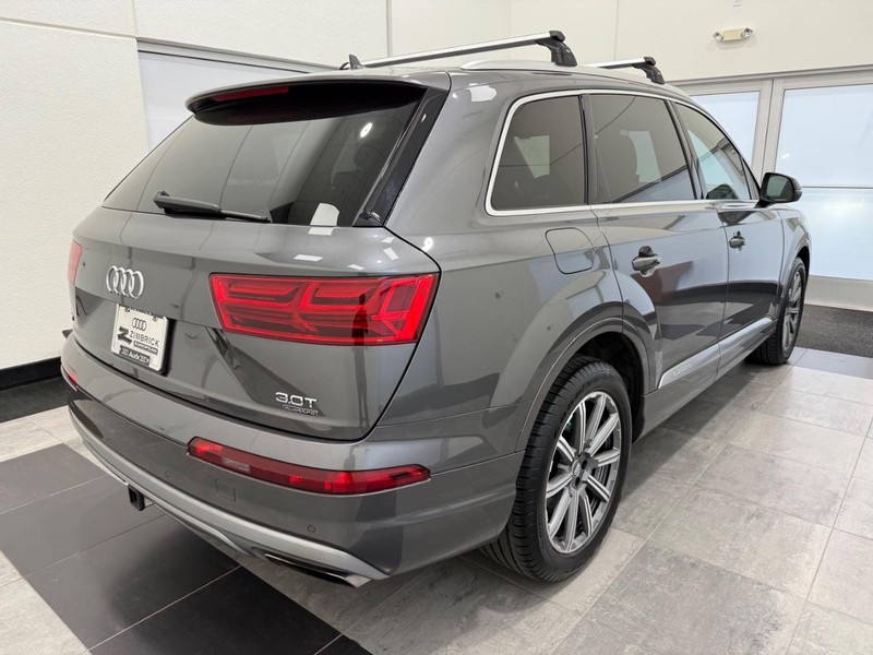 Audi Q7 Vehicle Image 2