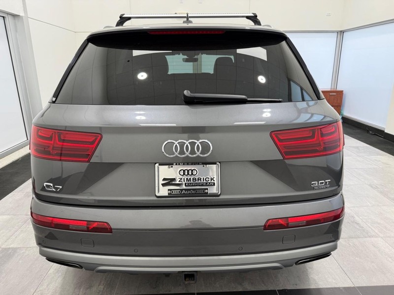 Audi Q7 Vehicle Image 3