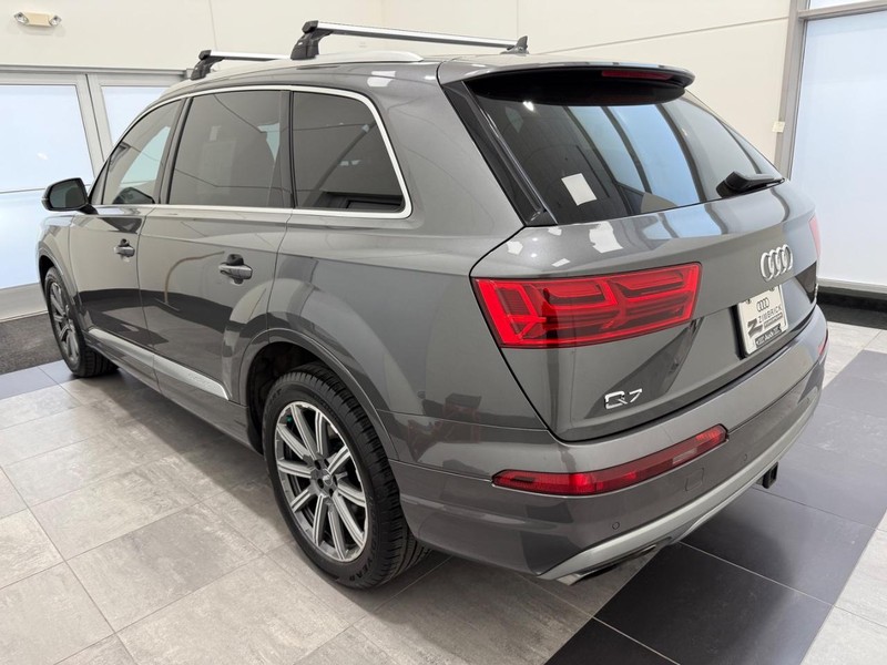 Audi Q7 Vehicle Image 4