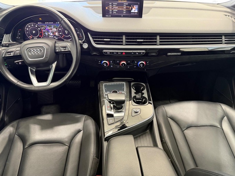 Audi Q7 Vehicle Image 9