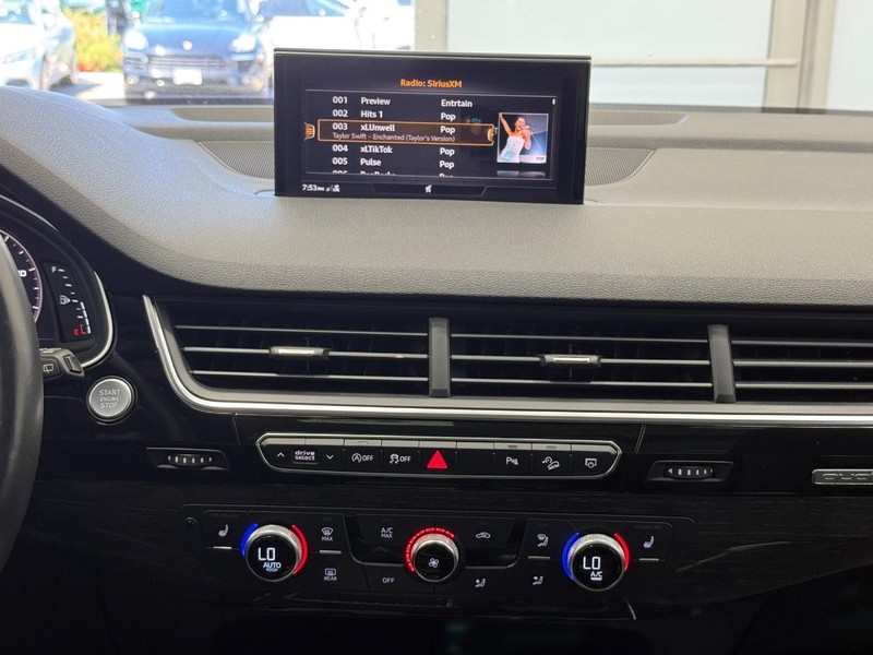 Audi Q7 Vehicle Image 10