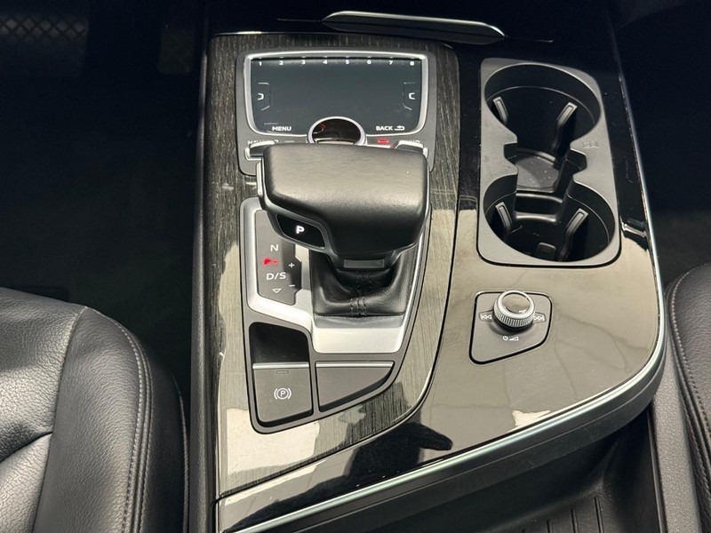 Audi Q7 Vehicle Image 11