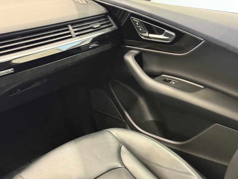 Audi Q7 Vehicle Image 13