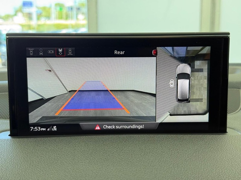 Audi Q7 Vehicle Image 18