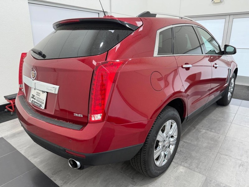 Cadillac SRX Vehicle Image 2