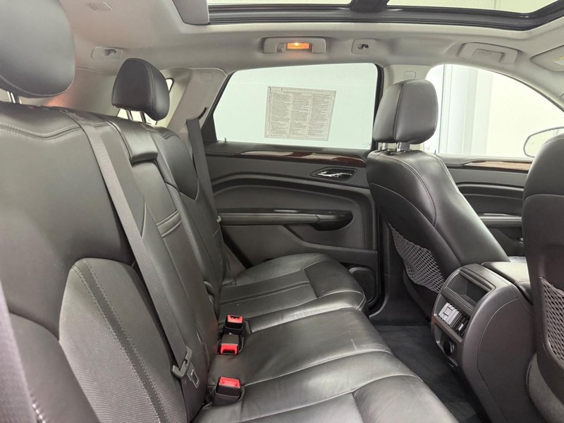Cadillac SRX Vehicle Image 8