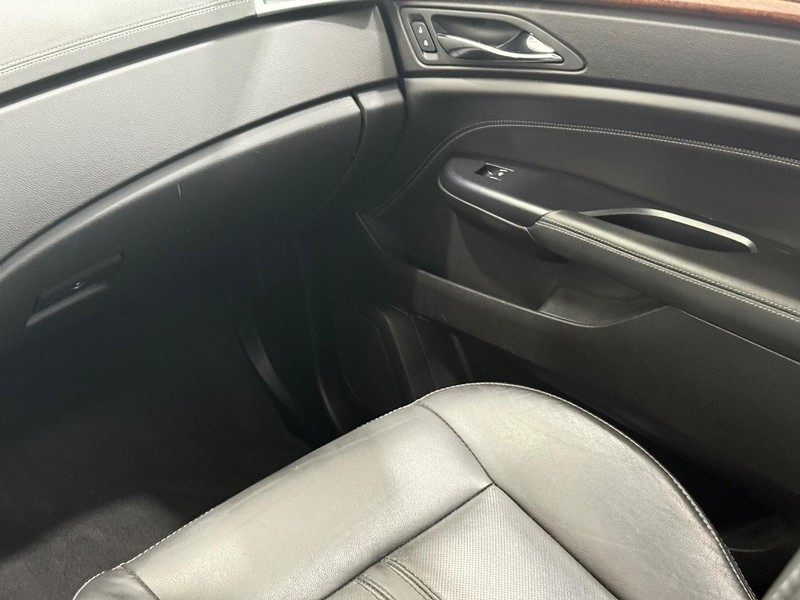 Cadillac SRX Vehicle Image 13