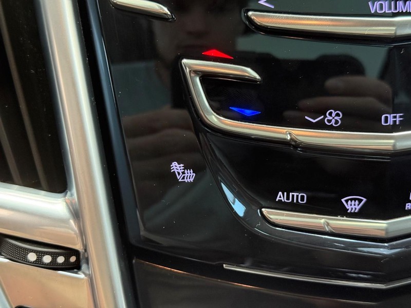 Cadillac SRX Vehicle Image 18