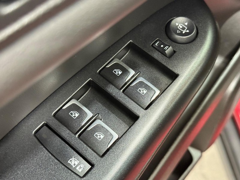 Cadillac SRX Vehicle Image 19