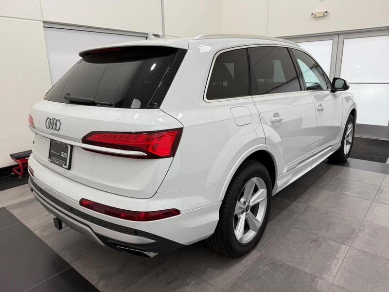 Audi Q7 Vehicle Image 2