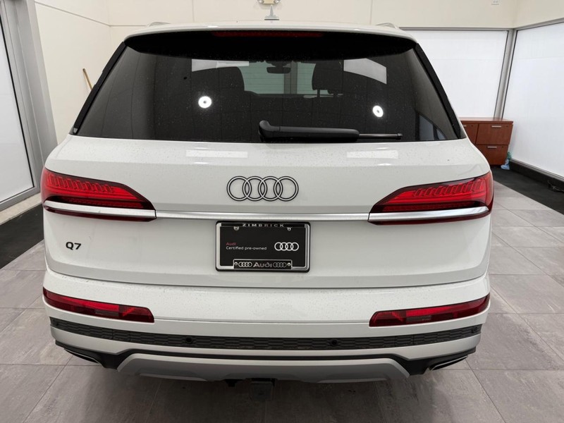 Audi Q7 Vehicle Image 3