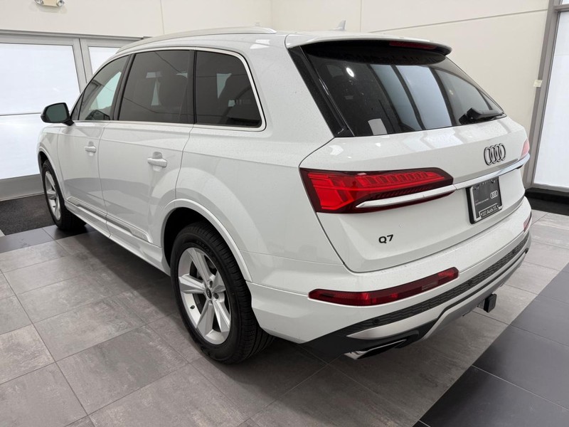 Audi Q7 Vehicle Image 4