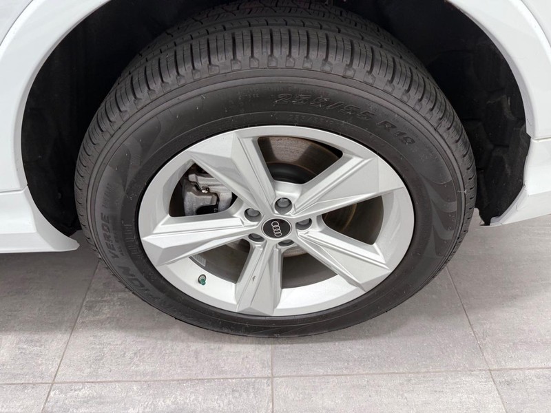 Audi Q7 Vehicle Image 5