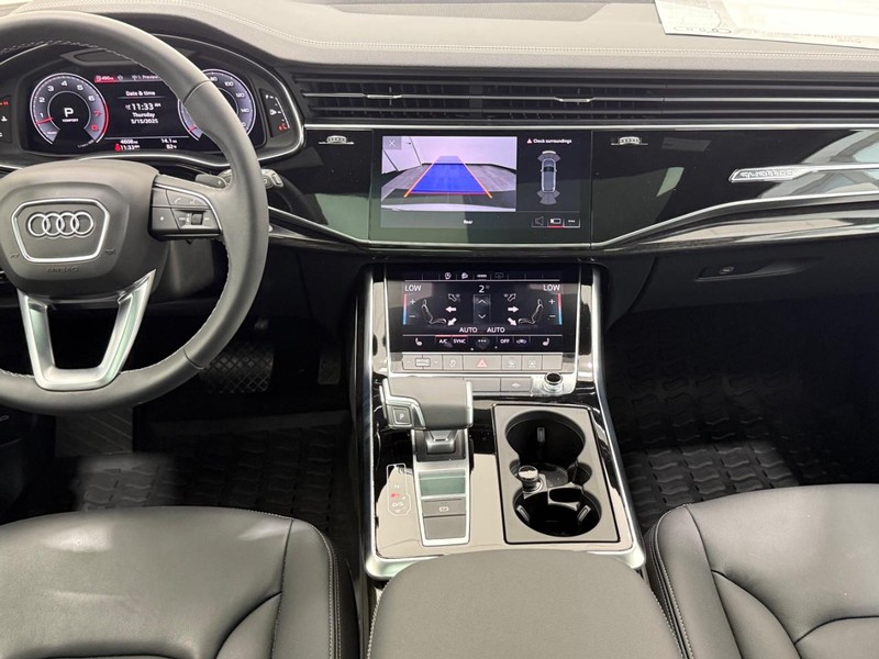 Audi Q7 Vehicle Image 9